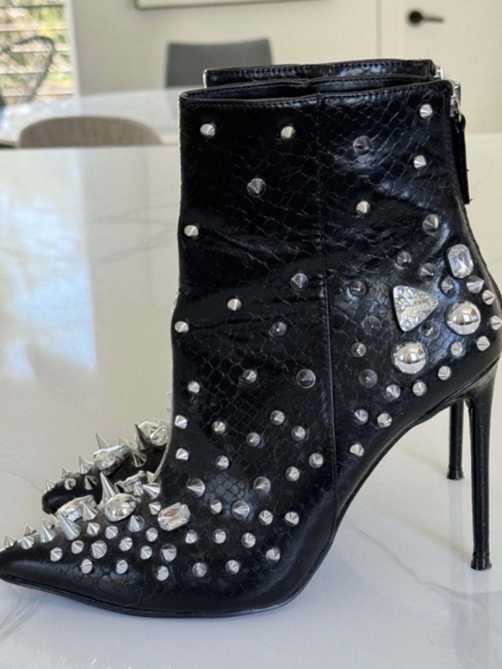 🖤Steve Madden, Studded Pointed-Toe Black Leather Ankle Boots, NWOT, Size 8🖤